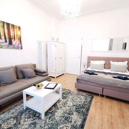 Kvh By Rockchair Apartments L Superhost Status L Boxspringbett Am Schloss Charlottenburg Welcomes You! เบอร์ลิน ภายนอก รูปภาพ