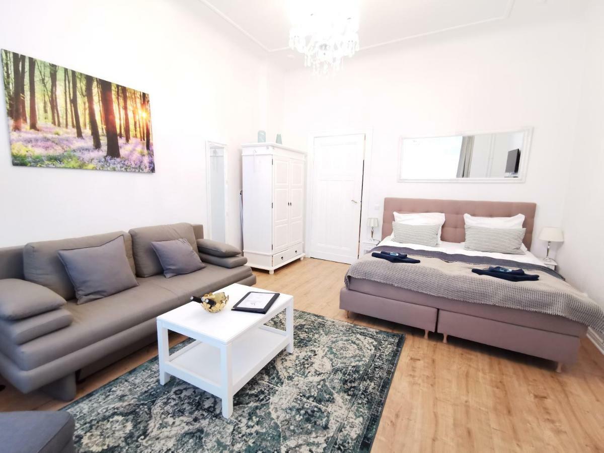 Kvh By Rockchair Apartments L Superhost Status L Boxspringbett Am Schloss Charlottenburg Welcomes You! เบอร์ลิน ภายนอก รูปภาพ